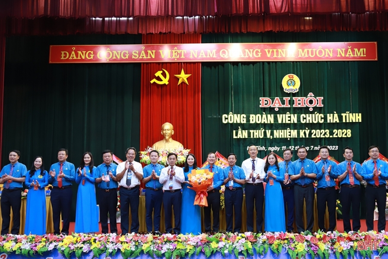 Đồng chí Hà Văn Oanh tái cử Chủ tịch Công đoàn Viên chức tỉnh Hà Tĩnh nhiệm kỳ 2023 - 2028